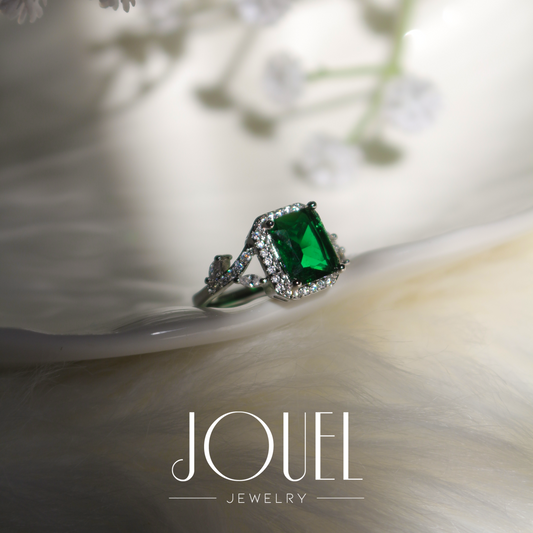 Emerald Glow Ring